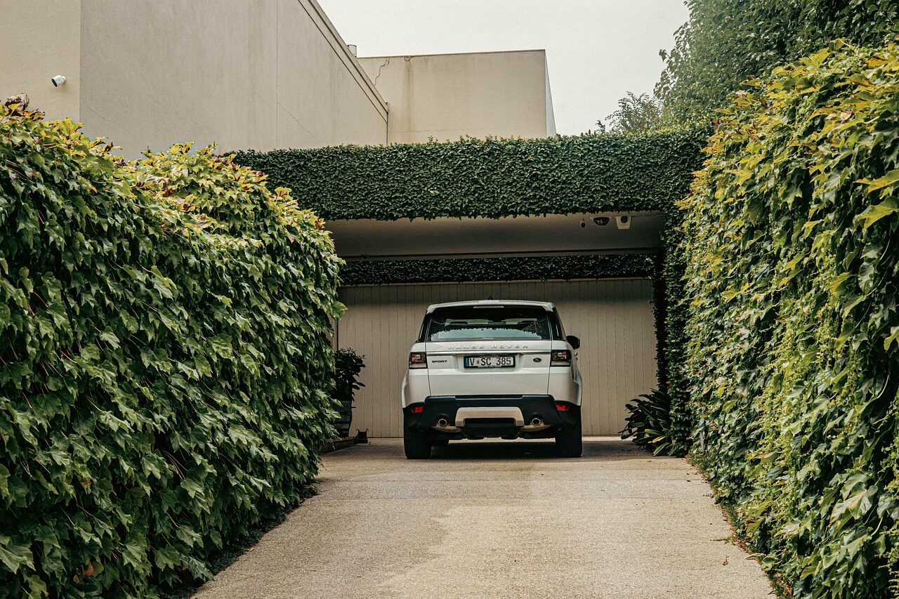 property, house, real estate, court, land rover, car, car wallpapers, garage, modern, hedges, cleas driveway, toorak, rich